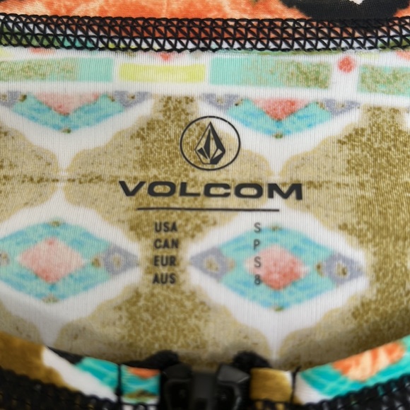 VOLCOM super cute 2pc long sleeves UPF50+ Rash guard with matching shorts small - Picture 5 of 17